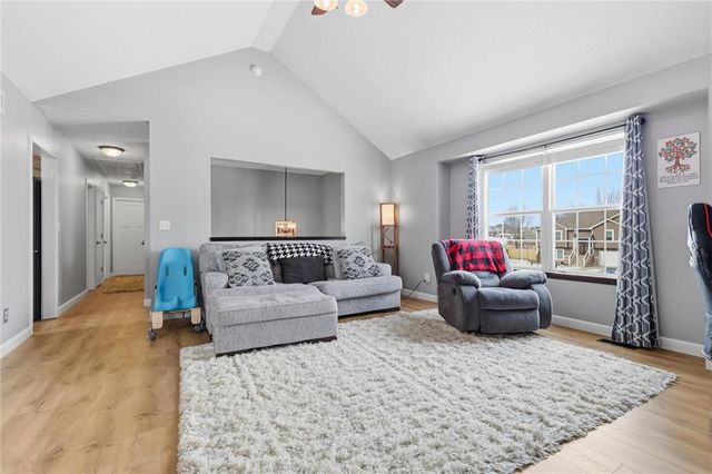 2708 E Hickory Court, Tonganoxie, KS 66086