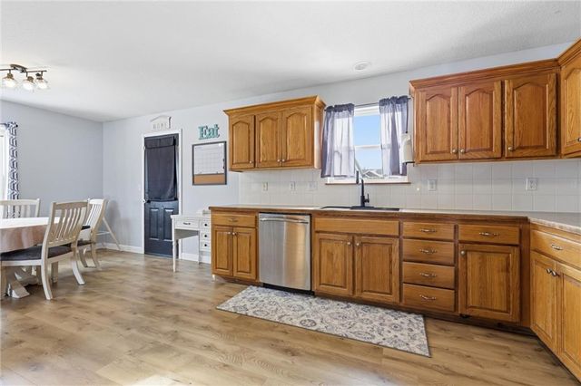 2708 E Hickory Court, Tonganoxie, KS 66086