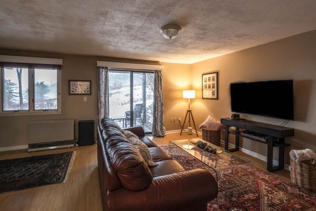 974 Hard Road D6, Hartford, VT 05059