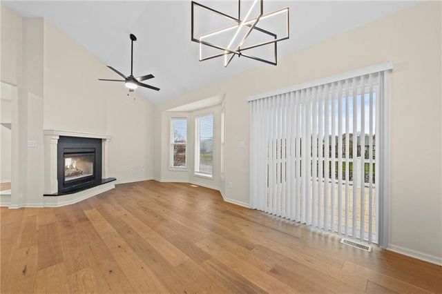 2821 SW Carlton Drive, Lee's Summit, MO 64082