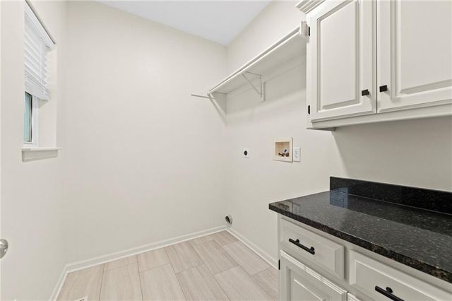 2821 SW Carlton Drive, Lee's Summit, MO 64082