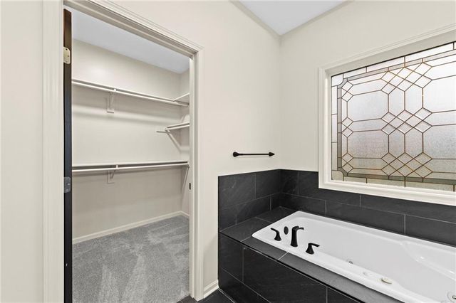 2821 SW Carlton Drive, Lee's Summit, MO 64082