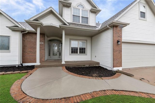 2821 SW Carlton Drive, Lee's Summit, MO 64082