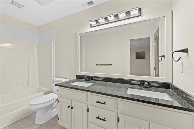 2821 SW Carlton Drive, Lee's Summit, MO 64082