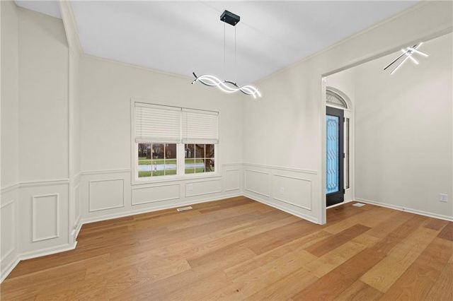 2821 SW Carlton Drive, Lee's Summit, MO 64082