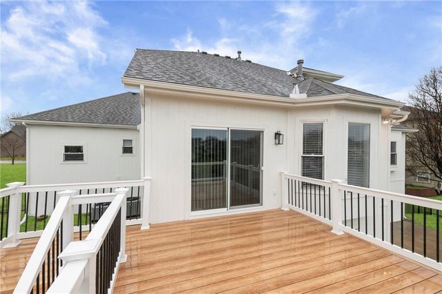 2821 SW Carlton Drive, Lee's Summit, MO 64082