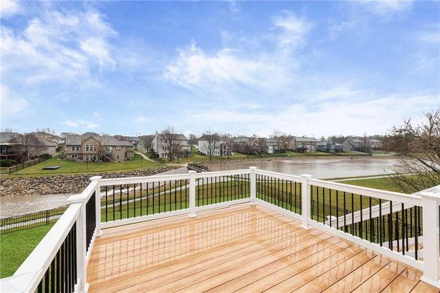 2821 SW Carlton Drive, Lee's Summit, MO 64082