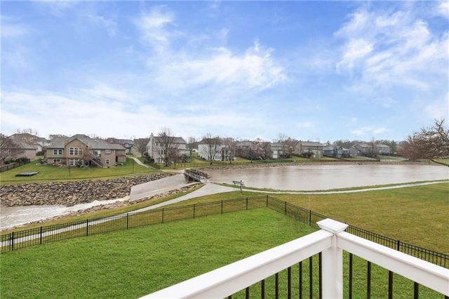 2821 SW Carlton Drive, Lee's Summit, MO 64082