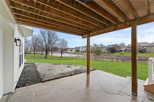 2821 SW Carlton Drive, Lee's Summit, MO 64082