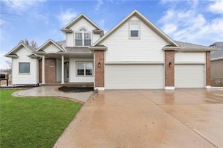 2821 SW Carlton Drive, Lee's Summit, MO 64082