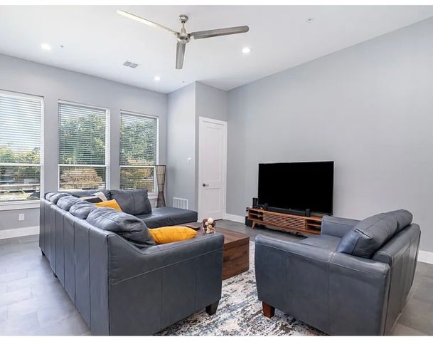 2239 Lovedale Avenue 105, Dallas, TX 75235