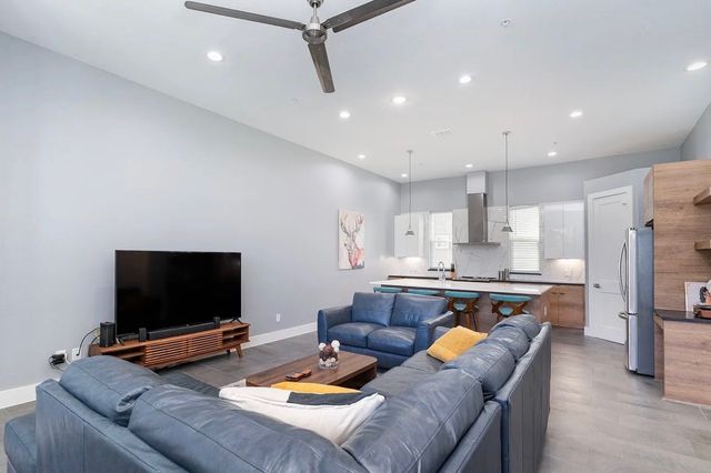 2239 Lovedale Avenue 105, Dallas, TX 75235