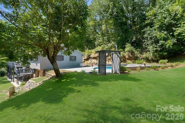 17 Twisted Trail, Black Mountain, NC 28711