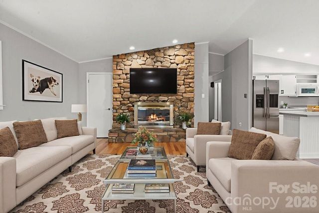 17 Twisted Trail, Black Mountain, NC 28711