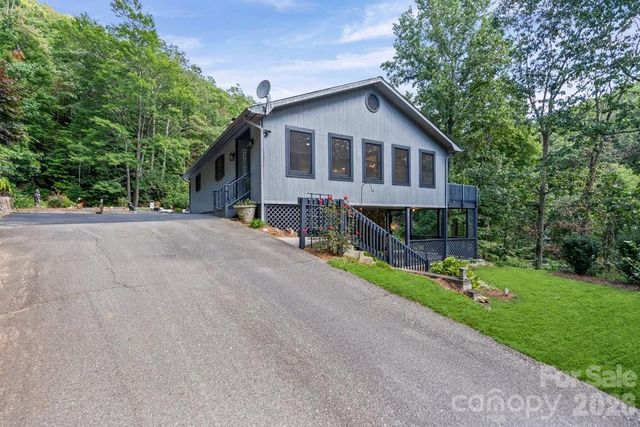 17 Twisted Trail, Black Mountain, NC 28711