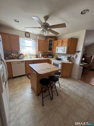 15 Montgomery Street, Danbury, CT 06810