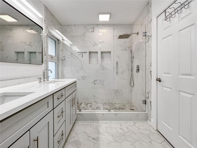5853 LEELAND STREET S, St Petersburg, FL 33715