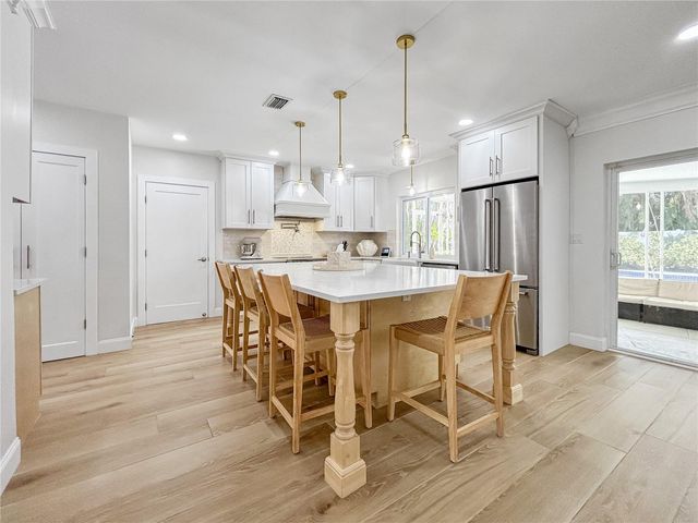 5853 LEELAND STREET S, St Petersburg, FL 33715