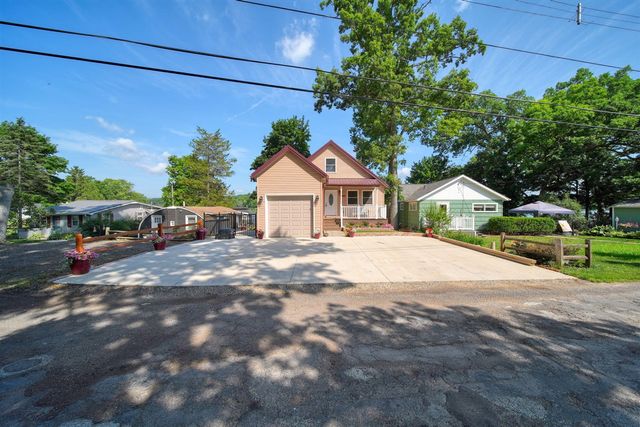 652 Swains Lake Drive, Concord, MI 49237