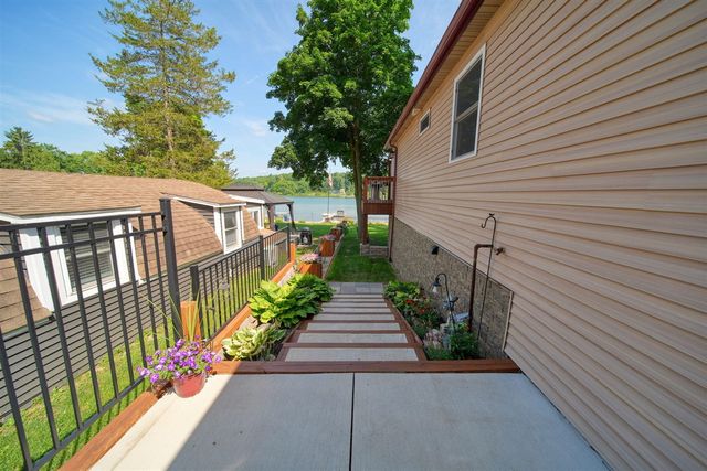 652 Swains Lake Drive, Concord, MI 49237