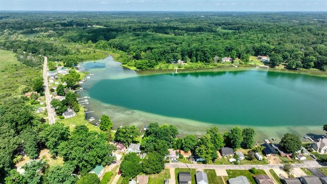 652 Swains Lake Drive, Concord, MI 49237