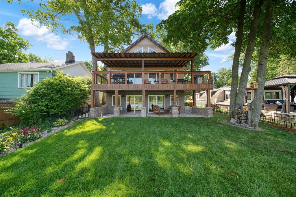 652 Swains Lake Drive, Concord, MI 49237
