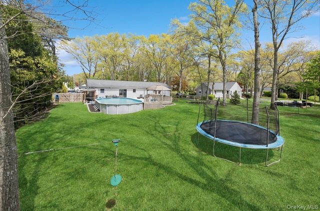85 Old Stone Road, Calverton, NY 11933