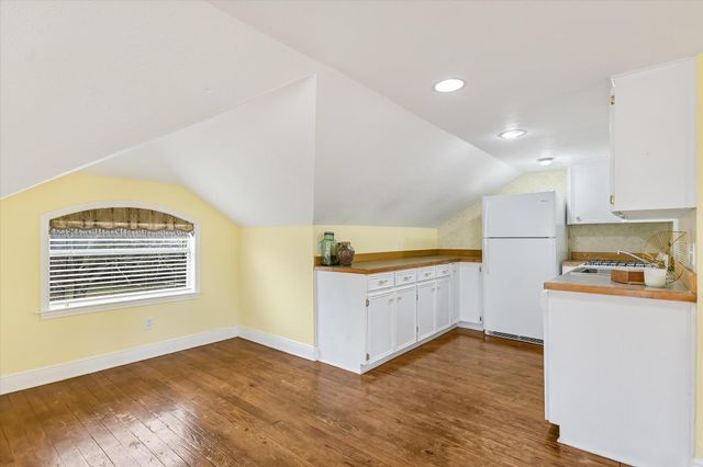 206 N Fm 1660, Hutto, TX 78634