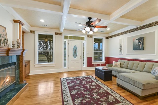 206 N Fm 1660, Hutto, TX 78634