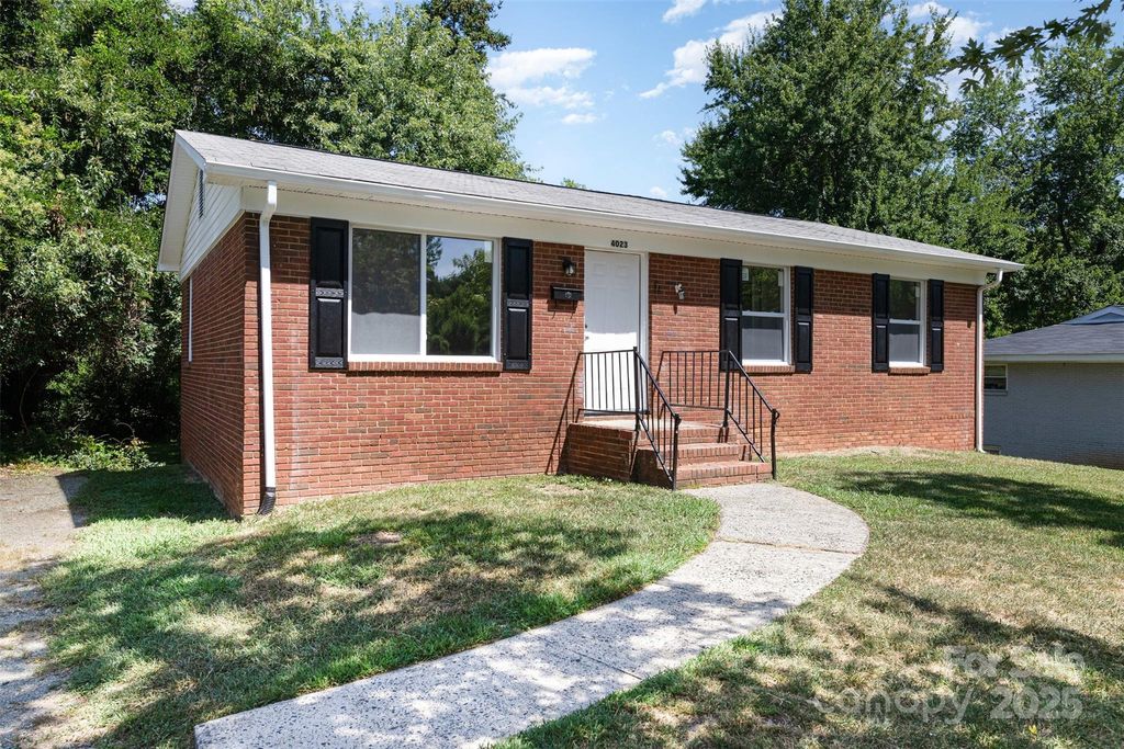 4023 Oak Forest Drive, Charlotte, NC 28215