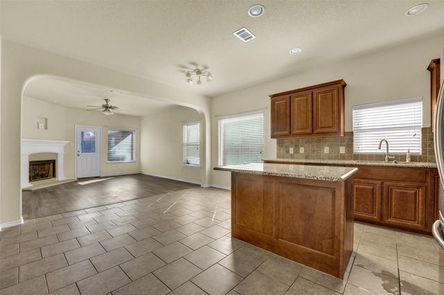 6815 Elderberry Drive, Arlington, TX 76001