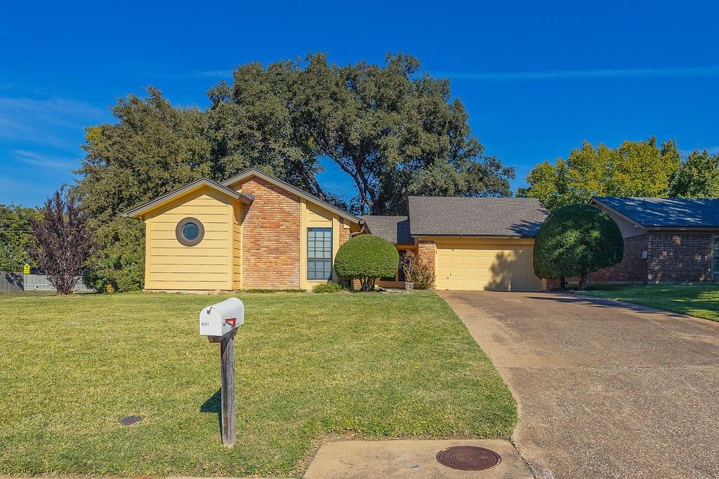 601 N Riverside Drive, Grapevine, TX 76051