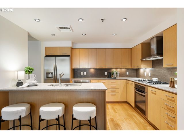 1310 Nw NAITO Pkwy 706A, Portland, OR 97209
