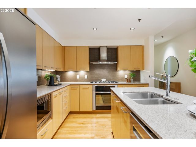 1310 Nw NAITO Pkwy 706A, Portland, OR 97209