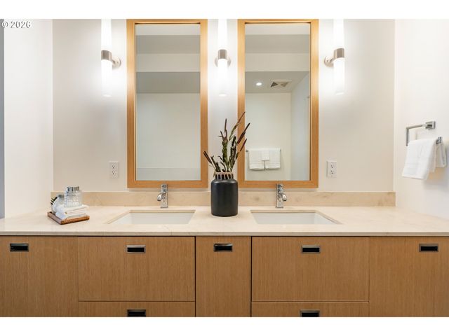 1310 Nw NAITO Pkwy 706A, Portland, OR 97209