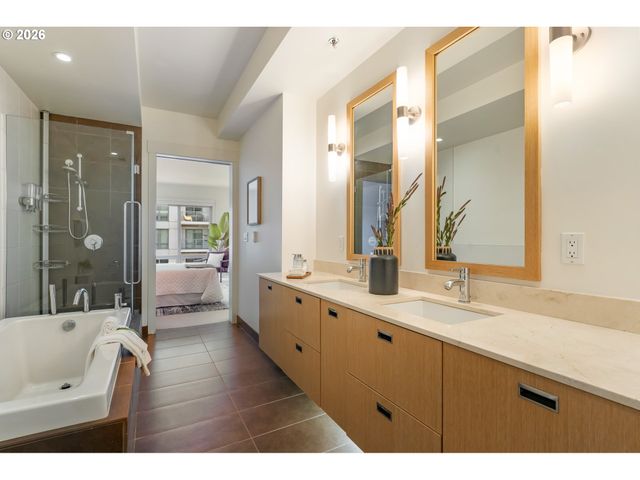 1310 Nw NAITO Pkwy 706A, Portland, OR 97209