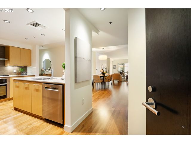 1310 Nw NAITO Pkwy 706A, Portland, OR 97209