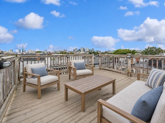134-136 W 9th St 7, Boston, MA 02127