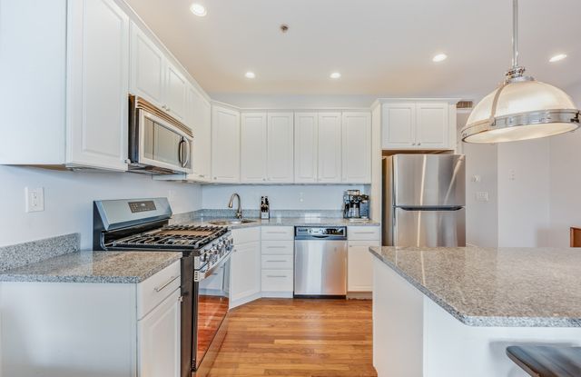 134-136 W 9th St 7, Boston, MA 02127