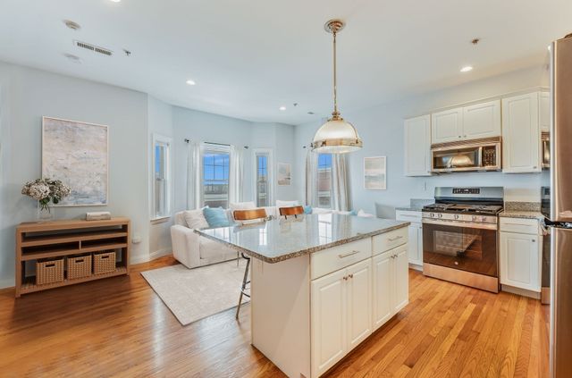 134-136 W 9th St 7, Boston, MA 02127