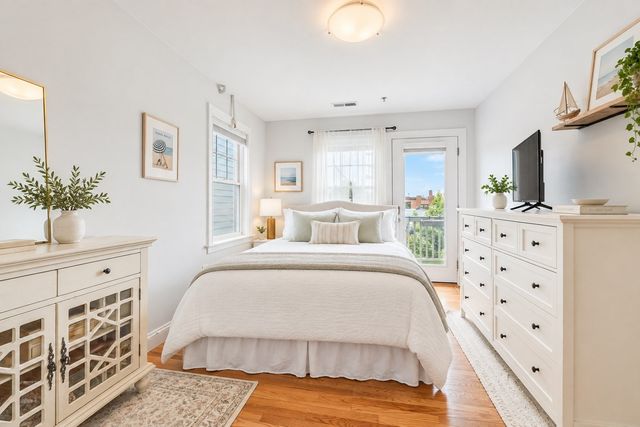 134-136 W 9th St 7, Boston, MA 02127