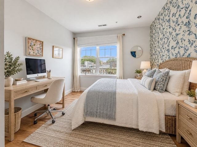 134-136 W 9th St 7, Boston, MA 02127
