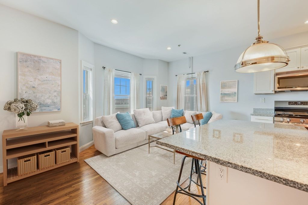 134-136 W 9th St 7, Boston, MA 02127