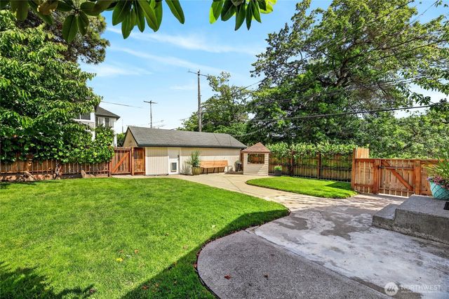 9056 37th Avenue SW, Seattle, WA 98126