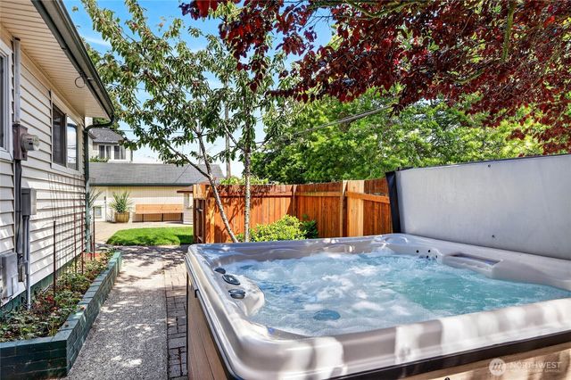 9056 37th Avenue SW, Seattle, WA 98126