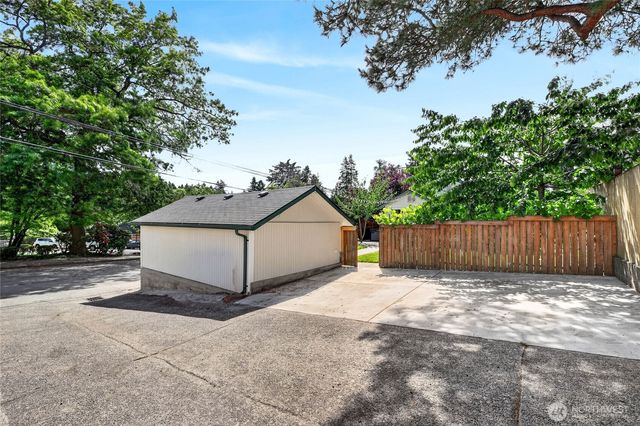 9056 37th Avenue SW, Seattle, WA 98126