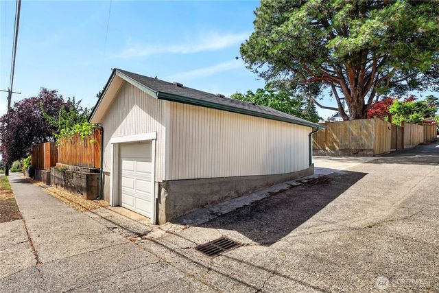 9056 37th Avenue SW, Seattle, WA 98126