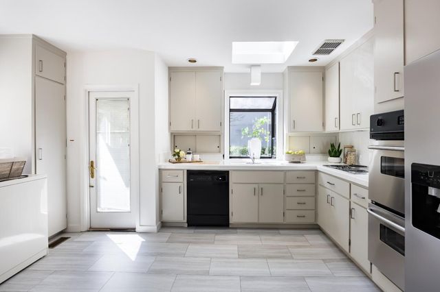 1215 Harriet Street, Palo Alto, CA 94301