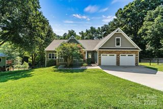 3450 4th Street Boulevard NW, Hickory, NC 28601
