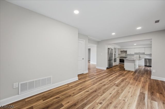 17 Londonderry Dr, Raritan Twp., NJ 08822